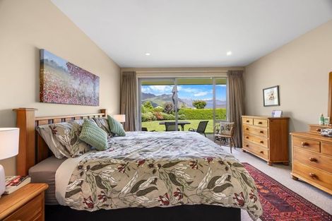 Photo of property in 5 Centre Crescent, Wanaka, 9305