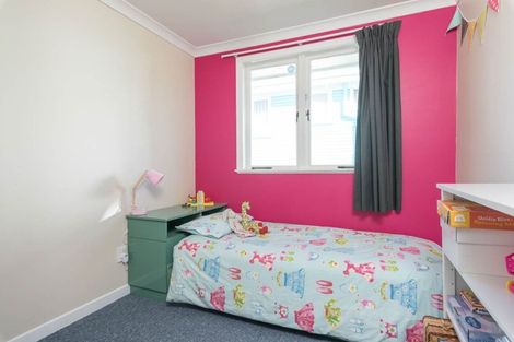Photo of property in 15 Kelwyn Road, Kelston, Auckland, 0602