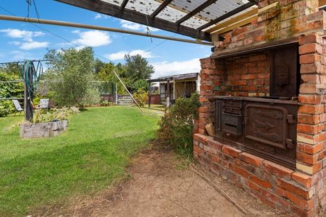 Photo of property in 2 Ngahina Street, Marton, 4710