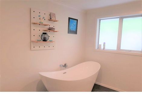 Photo of property in 17 Banks Boulevard, Whitby, Porirua, 5024