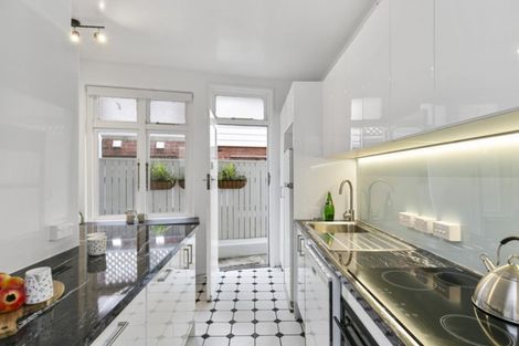 Photo of property in Hobson Flats, 1/1 Hobson Street, Pipitea, Wellington, 6011