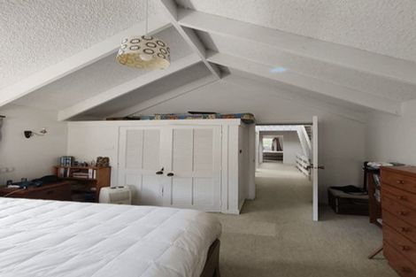 Photo of property in 1 Kim Street, Khandallah, Wellington, 6035