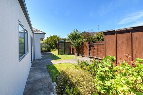 Photo of property in 1 Logan Place, Kelvin Grove, Palmerston North, 4414