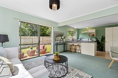 Photo of property in 19 Caspian Close, New Lynn, Auckland, 0600