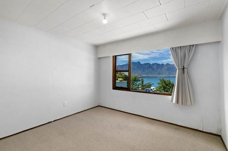 Photo of property in 27 Avalon Crescent, Fernhill, Queenstown, 9300