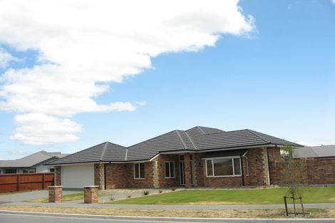 Photo of property in 17 Foresters Crescent, Parklands, Christchurch, 8083