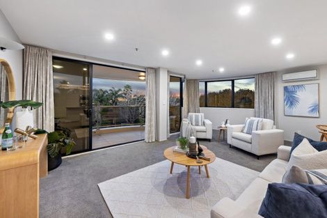 Photo of property in 2d/175 Hurstmere Road, Takapuna, Auckland, 0622