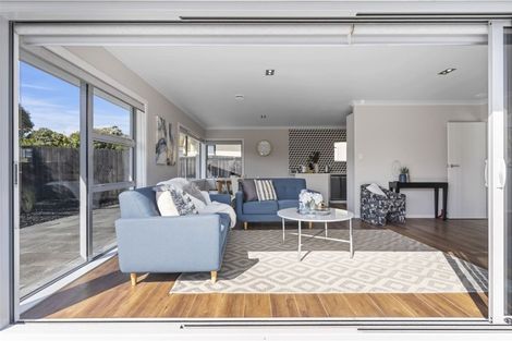 Photo of property in 24 Gulf Crest, Bucklands Beach, Auckland, 2012