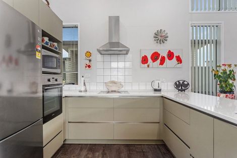 Photo of property in 2/18 Victoria Avenue, Whakatane, 3120