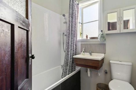 Photo of property in 325 Lake Road, Hauraki, Auckland, 0622