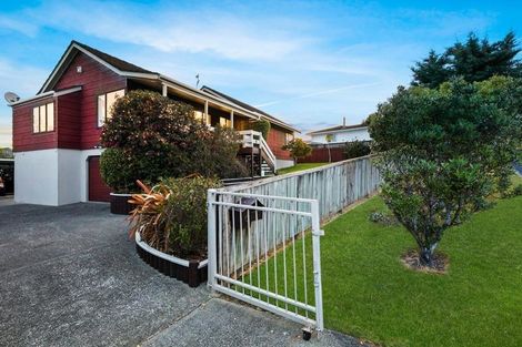 Photo of property in 6 Elizabeth Drive, West Harbour, Auckland, 0618
