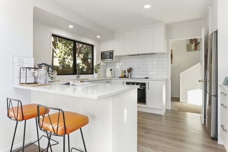 Photo of property in 2/23 Gwenand Place, Botany Downs, Auckland, 2010