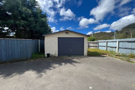 Photo of property in 2a Johnston Grove, Taita, Lower Hutt, 5011