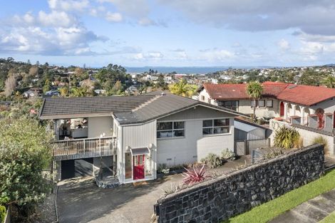 Photo of property in 10 Robin Lane, Browns Bay, Auckland, 0630