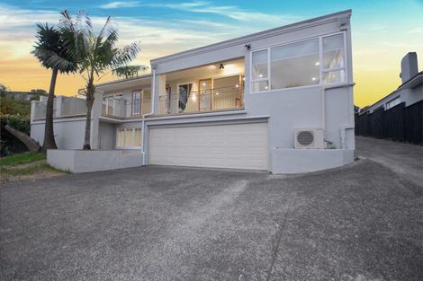 Photo of property in 2/13 Castor Bay Road, Castor Bay, Auckland, 0620