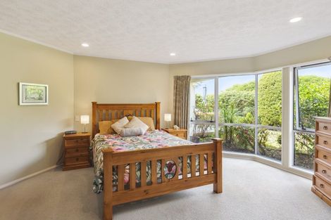Photo of property in 13 Runanga Grove, Waikanae, 5036