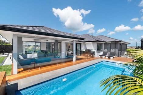 Photo of property in 16 Boocock Crescent, Orewa, 0931