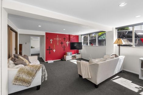 Photo of property in 107 Tiroroa Avenue, Te Atatu South, Auckland, 0610