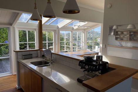 Photo of property in 82 Moana Road, Kelburn, Wellington, 6012