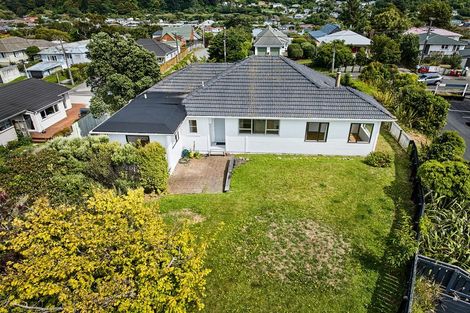 Photo of property in 56 Ranui Terrace, Tawa, Wellington, 5028