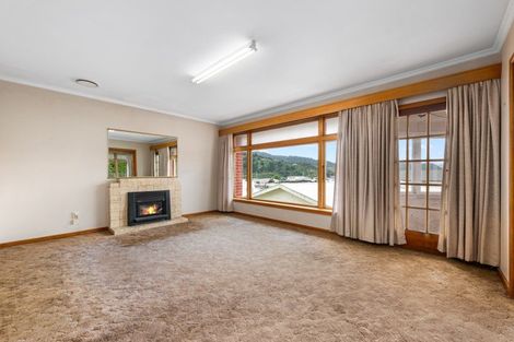 Photo of property in 15 Taranaki Street, Picton, 7220