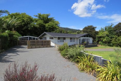 Photo of property in 30 Driving Creek Road, Coromandel, 3506