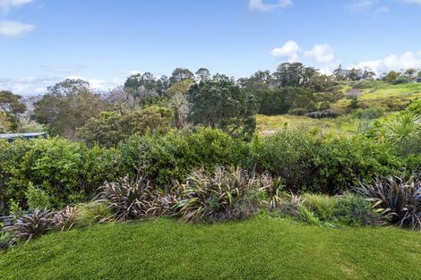 Photo of property in 94 Lake Panorama Drive, Henderson Valley, Auckland, 0612