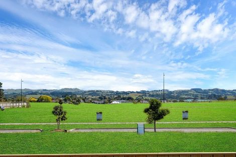 Photo of property in 27 Korowhiti Road, Clarks Beach, 2122