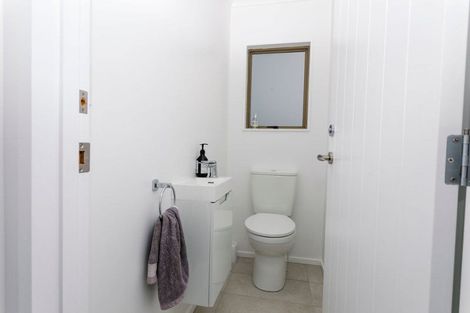 Photo of property in 77120a State Highway 2, Dannevirke, 4977