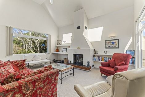 Photo of property in 3 Waiwera Place, Merrilands, New Plymouth, 4312