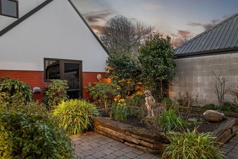 Photo of property in 20 Snowdon Road, Fendalton, Christchurch, 8052