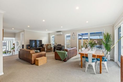 Photo of property in 140 Godfrey Drive, Orewa, 0931