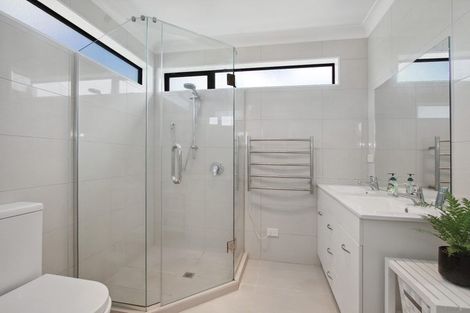 Photo of property in 22 Midhurst Avenue, Henderson, Auckland, 0612