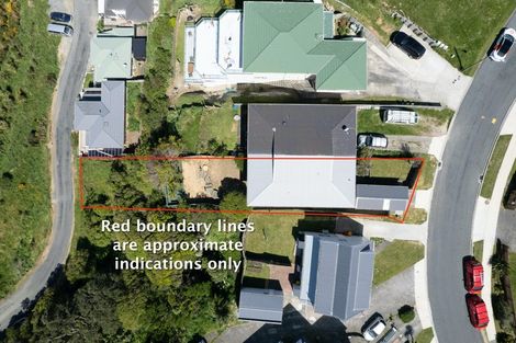 Photo of property in 9a Edgecombe Street, Newlands, Wellington, 6037