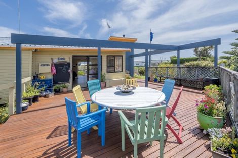 Photo of property in 35 Te Kiri Street, Himatangi Beach, Foxton, 4891