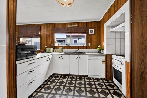 Photo of property in 1 County Drive, Hawera, 4610