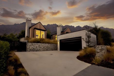 Photo of property in 31 Falconer Rise, Jacks Point, Queenstown, 9371