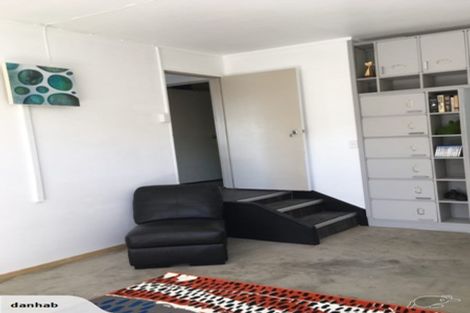 Photo of property in 2/8 Dianthus Place, Browns Bay, Auckland, 0630