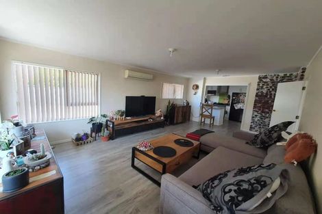 Photo of property in 2/42 Prince Regent Drive, Half Moon Bay, Auckland, 2012