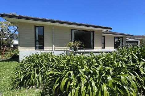 Photo of property in 111b Rosario Crescent, Red Beach, 0932
