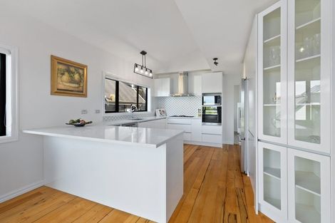 Photo of property in 4 Calypso Place, Rothesay Bay, Auckland, 0630