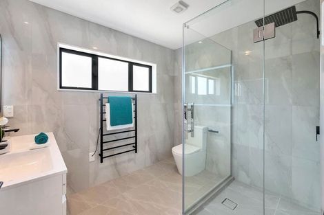 Photo of property in 23a Cottam Grove, Northcross, Auckland, 0632