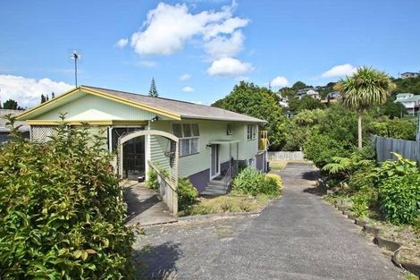 Photo of property in 35 Easton Park Parade, Glenfield, Auckland, 0629
