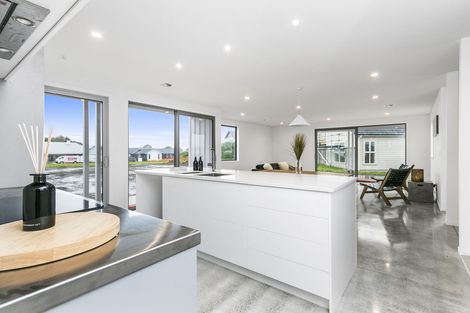 Photo of property in 77 Alan Livingston Drive, Cambridge, 3434