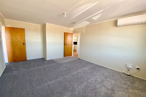 Photo of property in 15 Foyle Place, Glendene, Auckland, 0602
