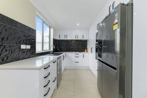 Photo of property in 20d Kelwyn Road, Kelston, Auckland, 0602