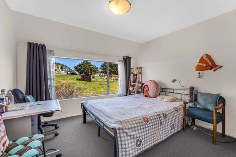 Photo of property in 19 Hollydale Grove, Churton Park, Wellington, 6037