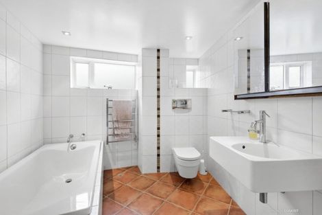 Photo of property in Clifton Towers, 202 Oriental Parade, Oriental Bay, Wellington, 6011