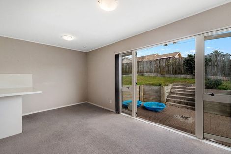 Photo of property in 76 Barbados Drive, Unsworth Heights, Auckland, 0632