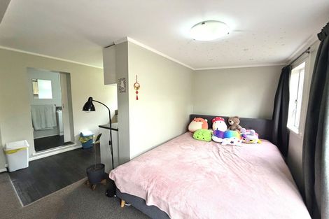 Photo of property in 21 Kamara Road, Glen Eden, Auckland, 0602
